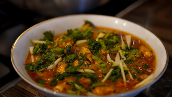 An image of a delicious looking chicken curry in a bowl.